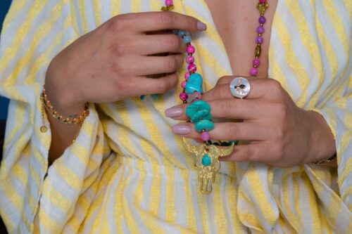 Marie K Sautoir T’as vu la vierge, bague Bronzallure, bracelets Une à une