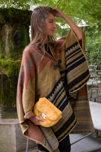 Marie K Poncho et pochette Wild by Amenapih