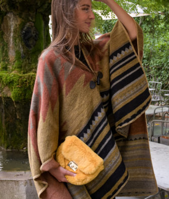 Marie K Poncho et pochette Wild by Amenapih